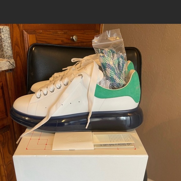 Alexander McQueens - Picture 1 of 1